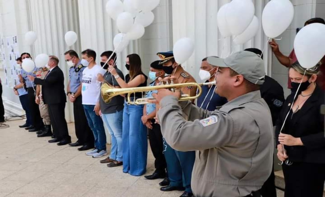 Em homenagem a policiais vítimas da covid-19, Gladson anuncia antecipação da vacina para a Segurança Pública